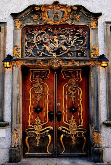 Валлорийские двери в Италии