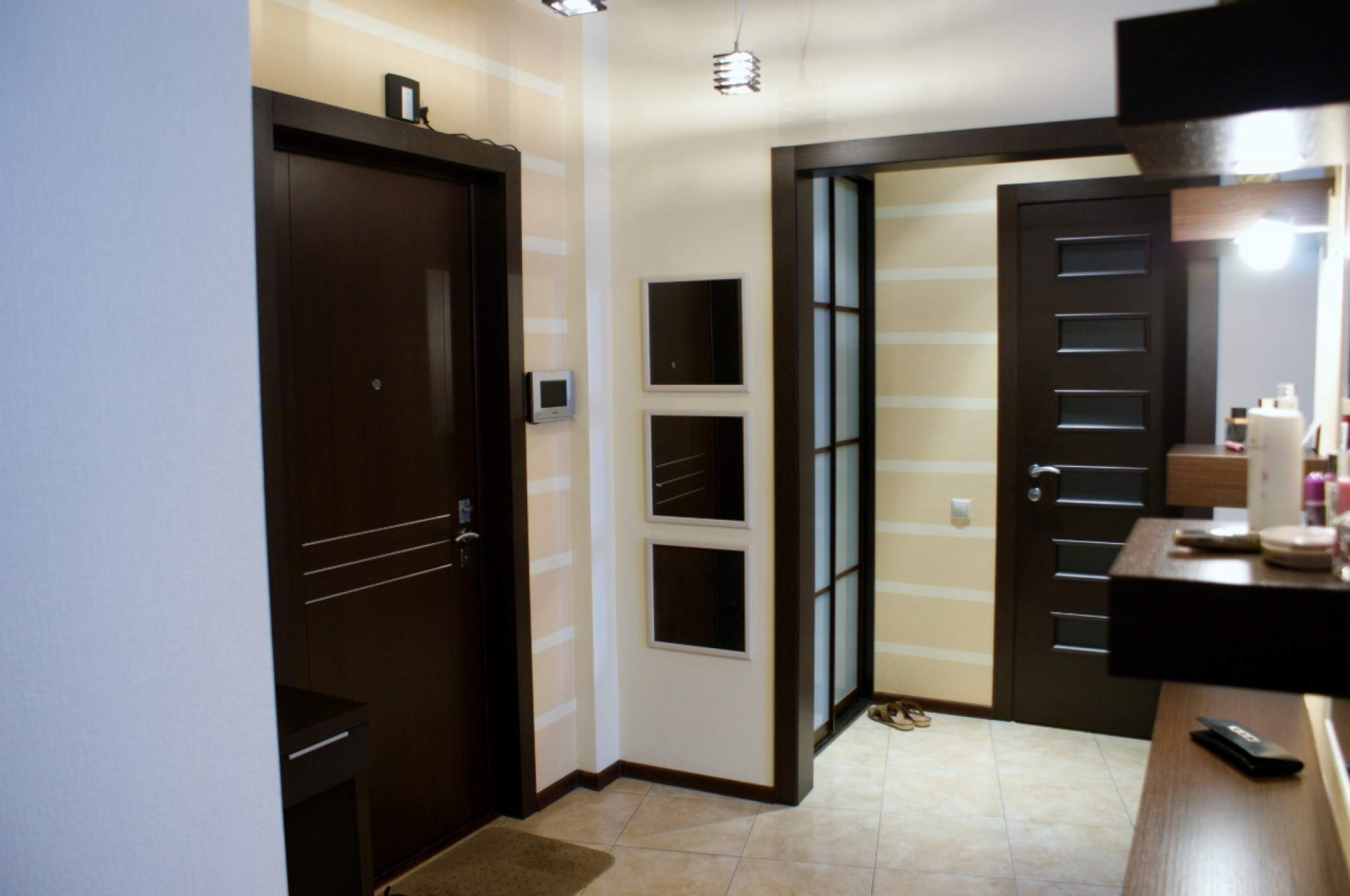 Темные двери в интерьере квартиры: правила оформления и выбор стиля с фото-примерами